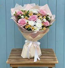 Букет цветов из:  Гвоздики, Орхидеи и Розы в Меленках