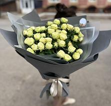 Букет Белые кустовые розы Солинеро в Меленках