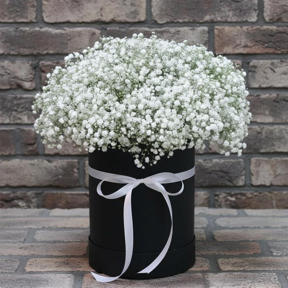 Цветочная композиция из Гипсофила в шляпной коробке в Меленках