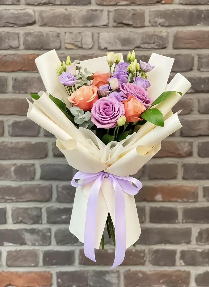 Букет цветов из: Лизиантусы и Розы в Меленках