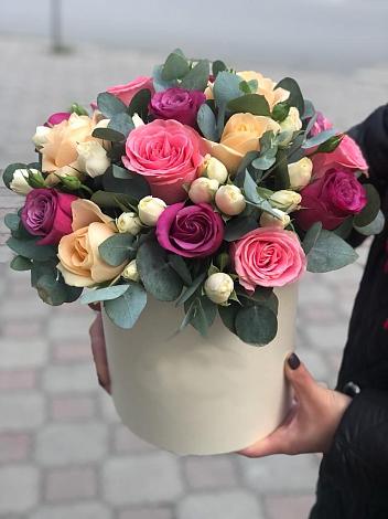 Цветочная композиция из Розы в шляпной коробке в Меленках