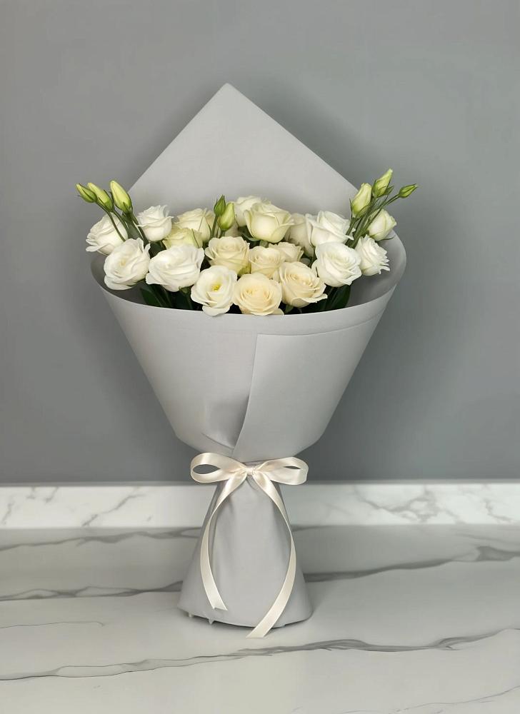 Букет цветов из: Розы и Лизиантусы в Меленках