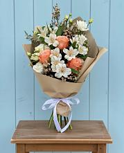 Букет цветов из:  Альстромерии, Лизиантусы, Розы и Хризантемы в Меленках