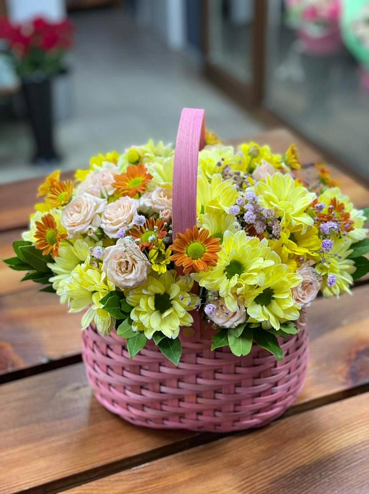 Цветочная композиция из Хризантемы и Розы в корзине в Меленках
