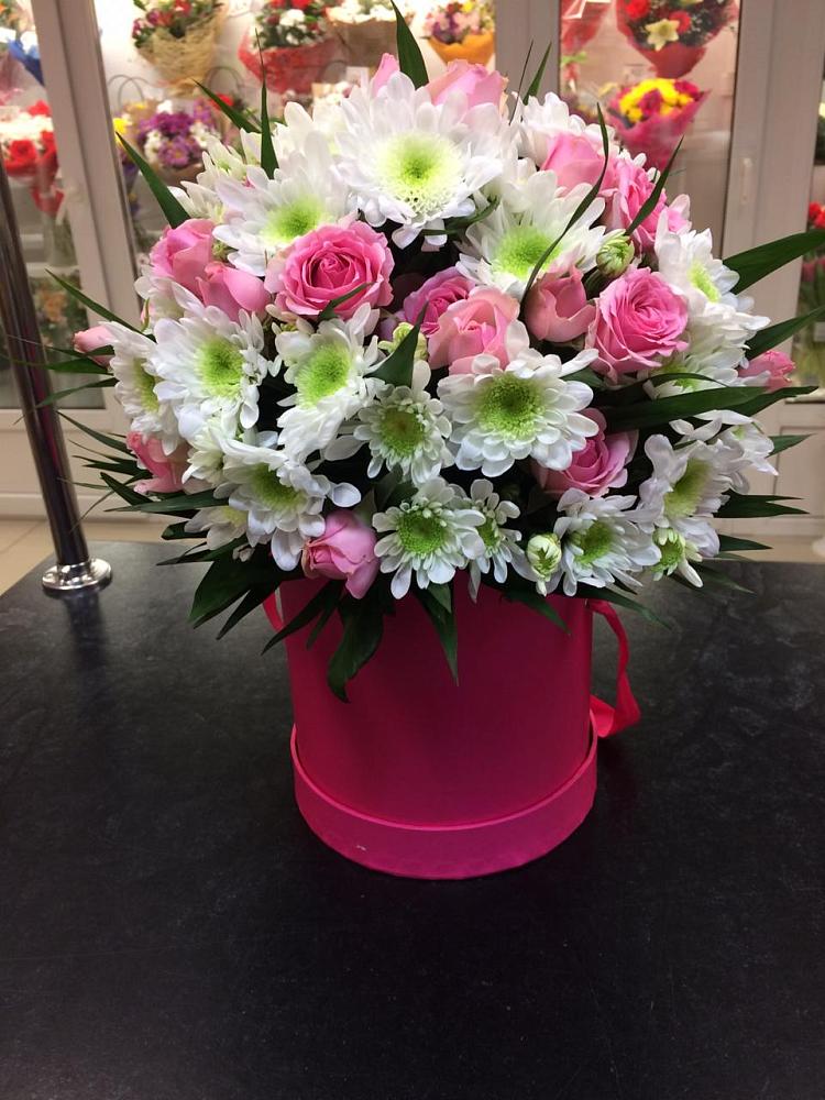 Цветочная композиция из Розы и Хризантемы в шляпной коробке в Меленках