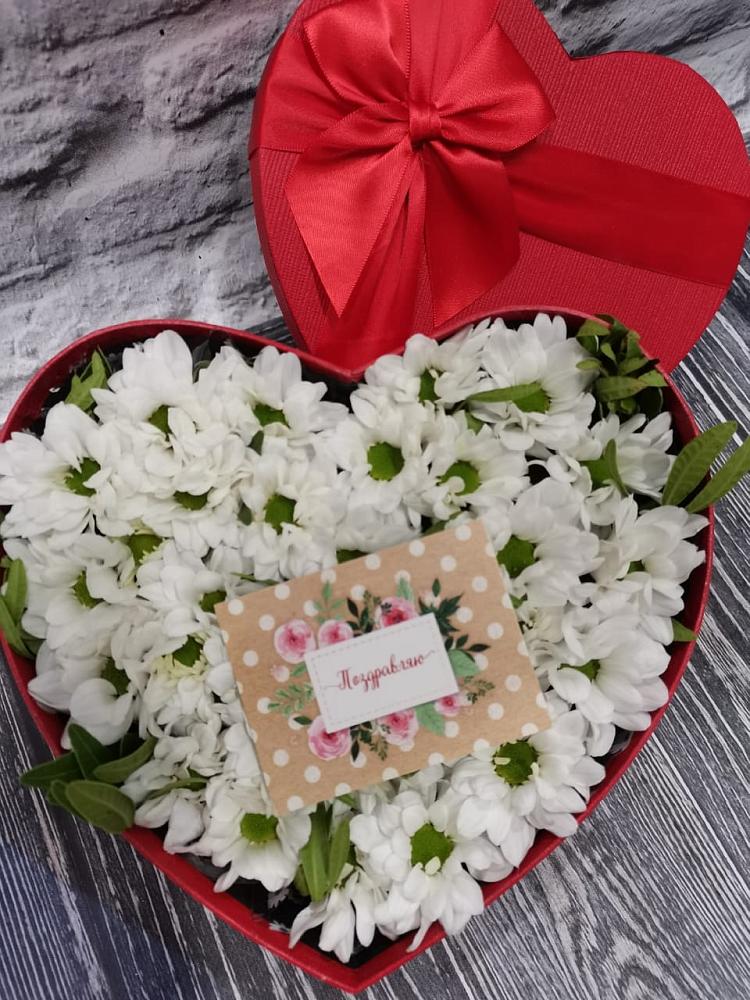 Цветочная композиция из Хризантемы в виде сердца в Меленках