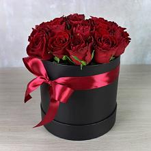 Цветочная композиция из Розы в шляпной коробке в Меленках